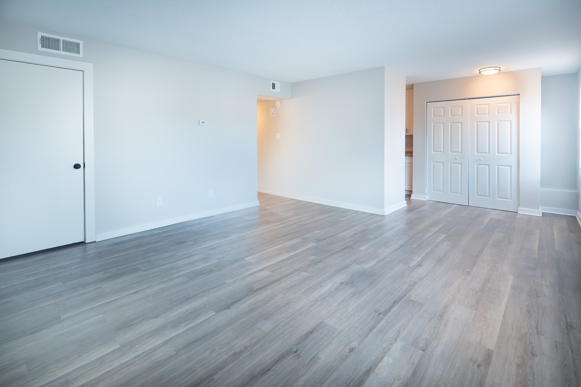 Bright living area, freshly painted